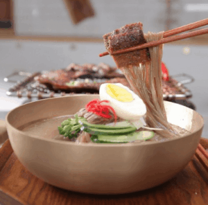 물냉면